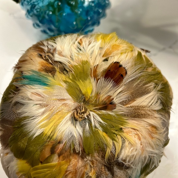 Vintage Schiaparelli Feathered Hat - Multicolor - Picture 2 of 8